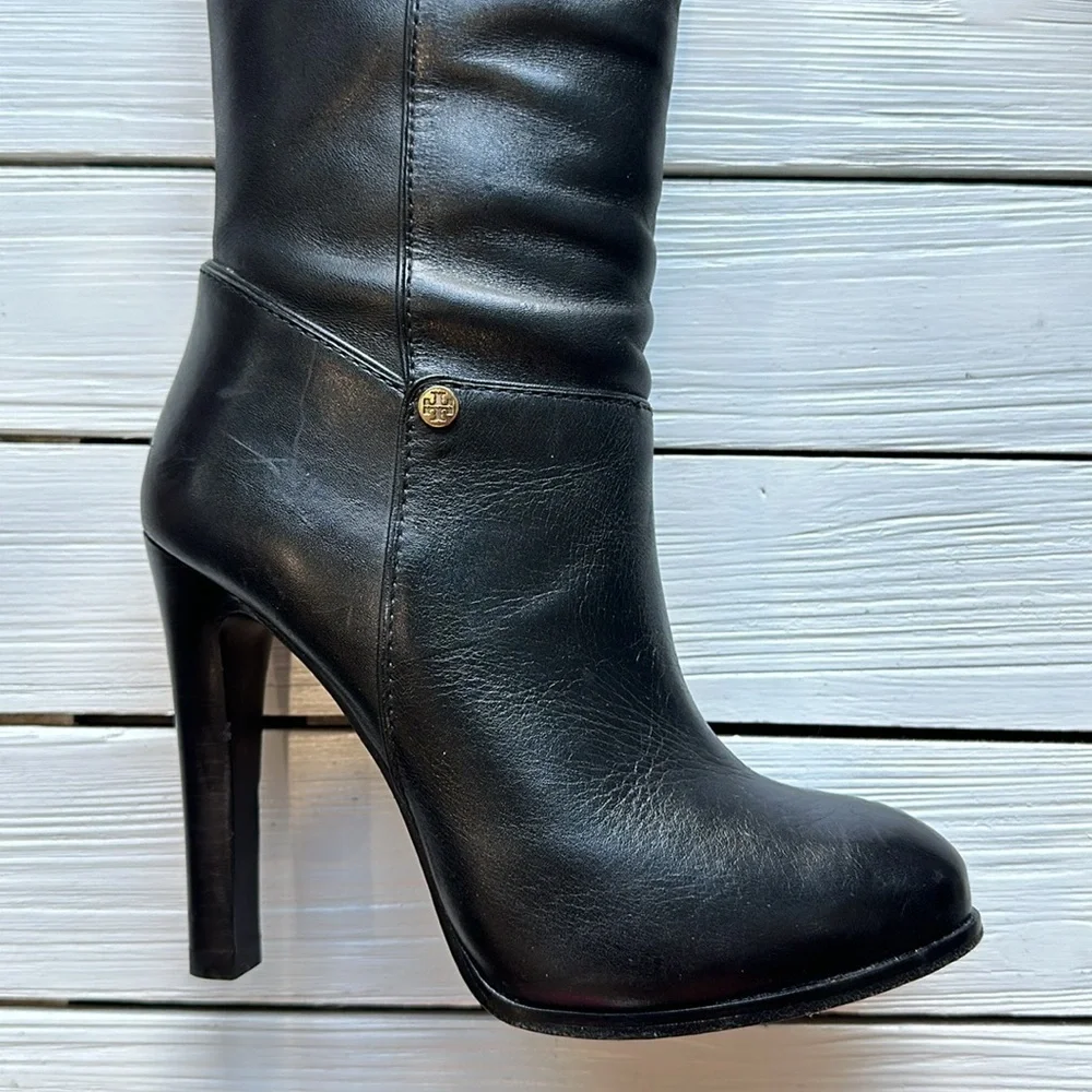 Tory Burch Black Tall Kasey Heeled Smooth Leather Boots Logo size 5.5